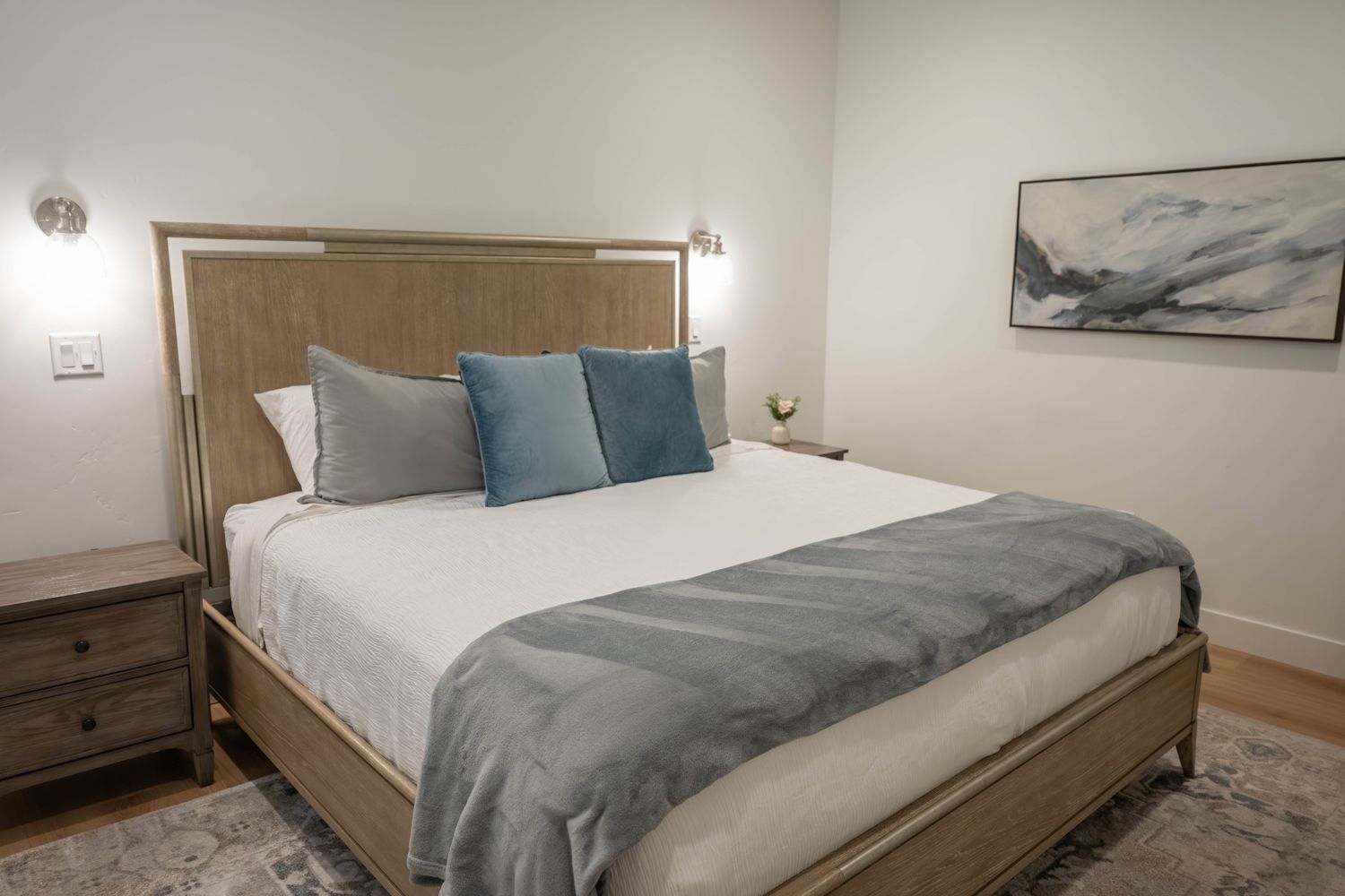 King suite with blue linens